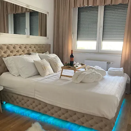 Apartman 10 Lux Novi Sad Esterno foto