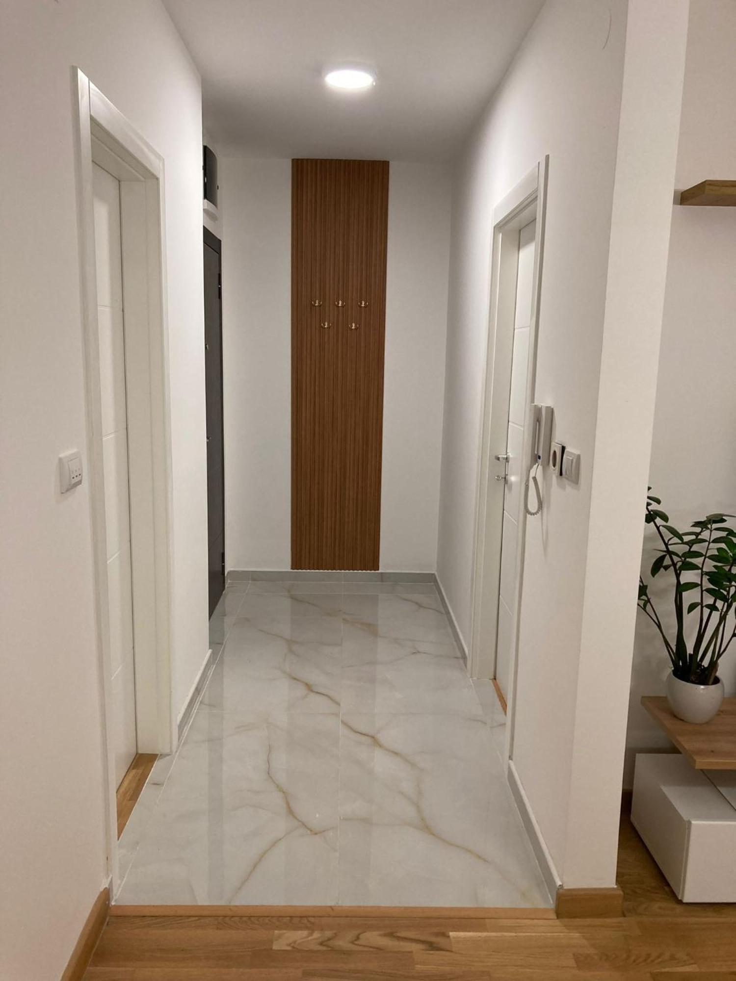 10 Lux Novi Sad